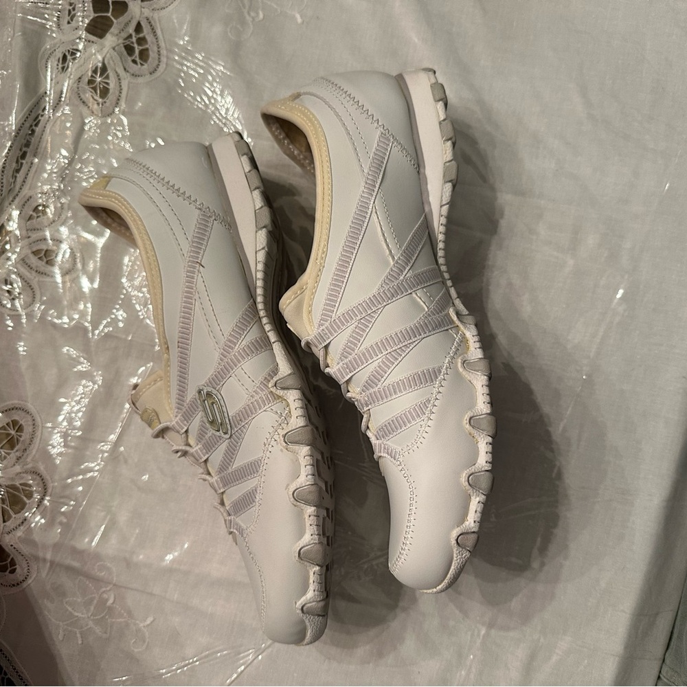 New Skechers women’s White Bikers-Dream Come True Sneakers size 9 in box - Picture 6 of 16